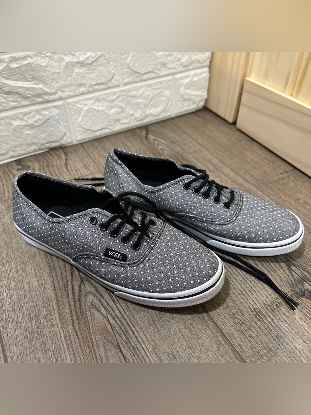 VANS Gray with White Polka Dot Unisex Men Size 5.5 Women Size 7 Sneakers Shoes